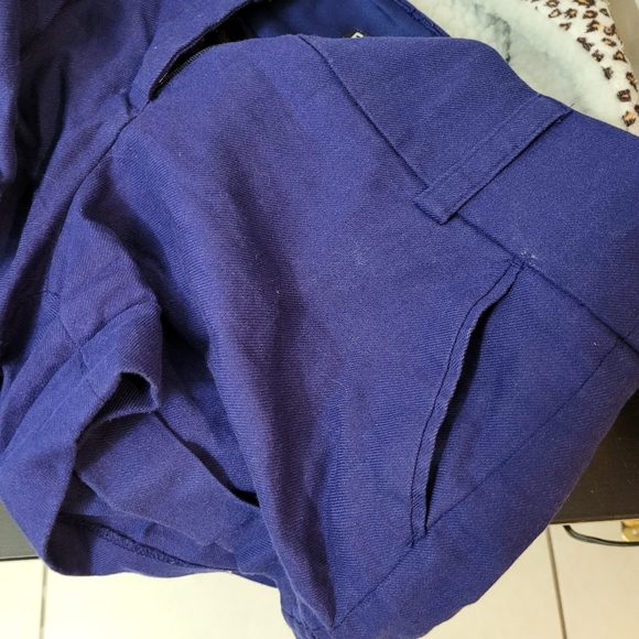 Express Shorts - Picture 2 of 5